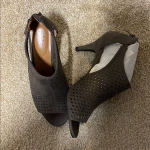 Women’s size 9 shoes